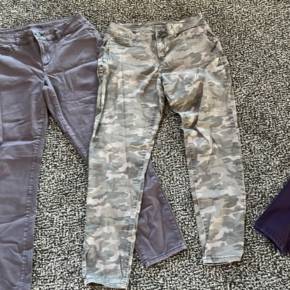 3 pairs Maurice’s Jeans - Picture 3 of 8